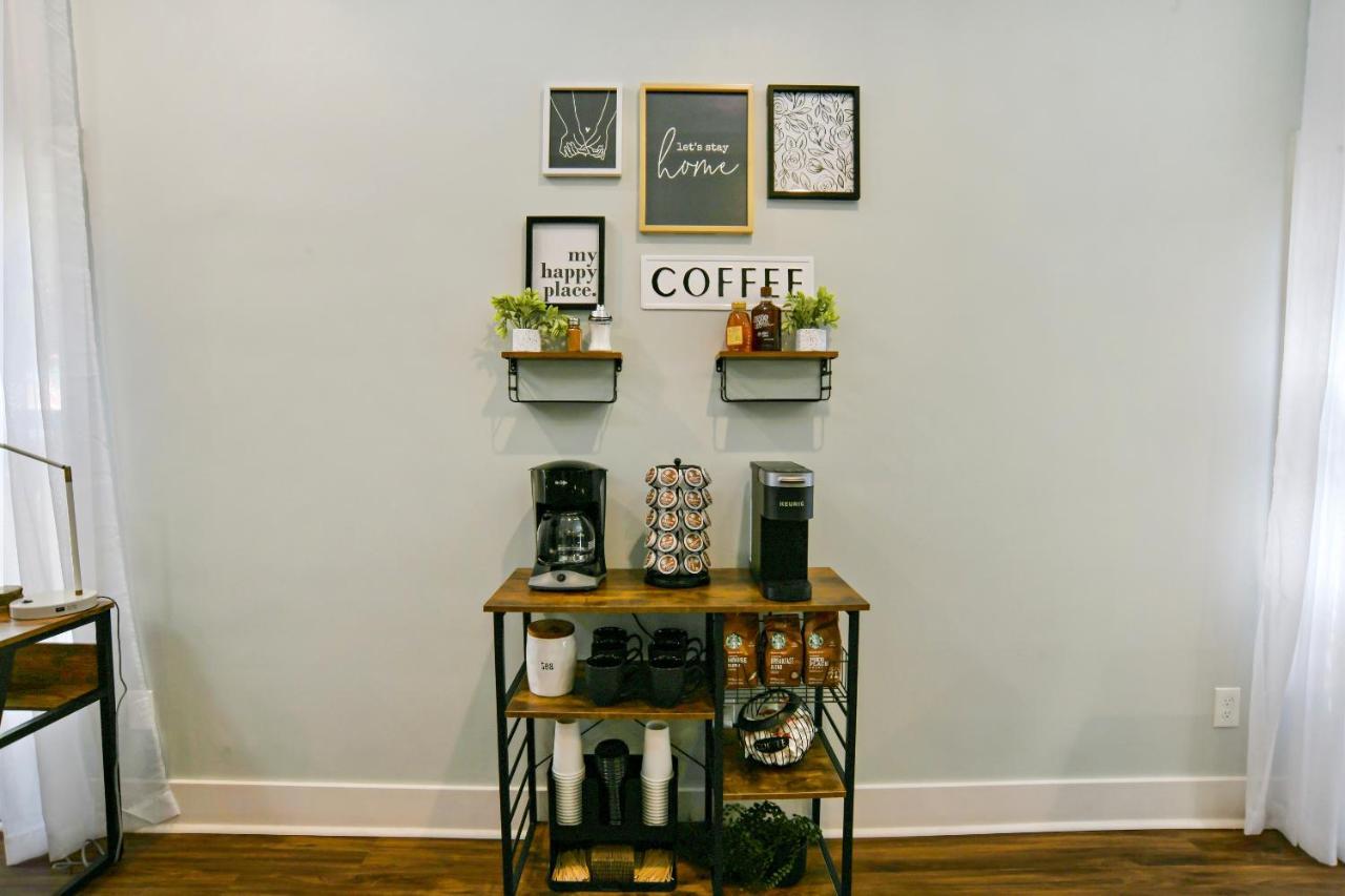 Sun Lit Modern Home With Good Vibes And Lots Of Coffee - Designedbydom Атланта Екстериор снимка
